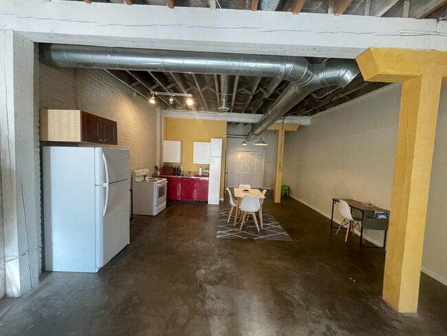 Building Photo - 1009 Jefferson St