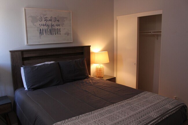 Building Photo - Scottsdale Condo