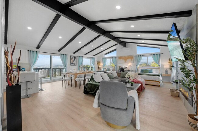 Primary Photo - 5048 Bluff Pl