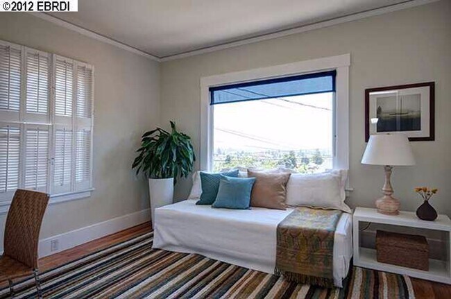 Building Photo - Gorgeous North Berkeley 3 Bedroom