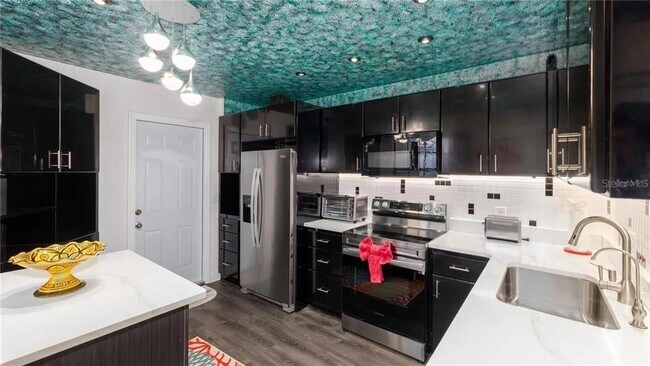 Building Photo - 10438 St Tropez Pl