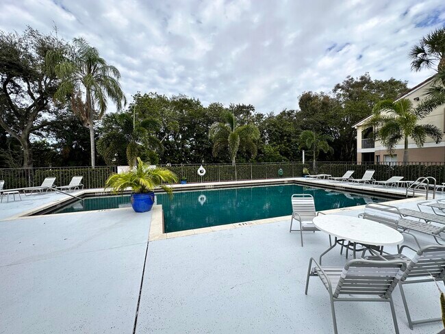 Building Photo - 815 Boynton Beach Blvd