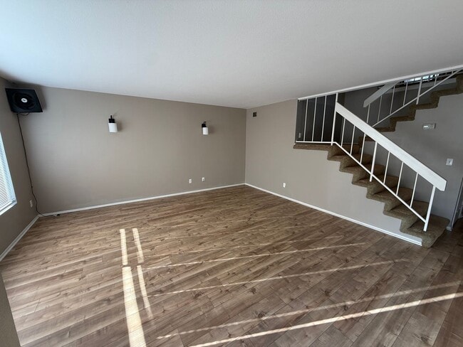 Building Photo - 3 Bedroom, 2.5 Bath Two-Story Townhome in Tierrasanta