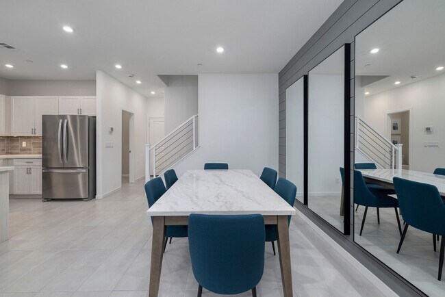 Building Photo - FULLY FURNISHED BRAND NEW TOWNHOME WITH 3 ...