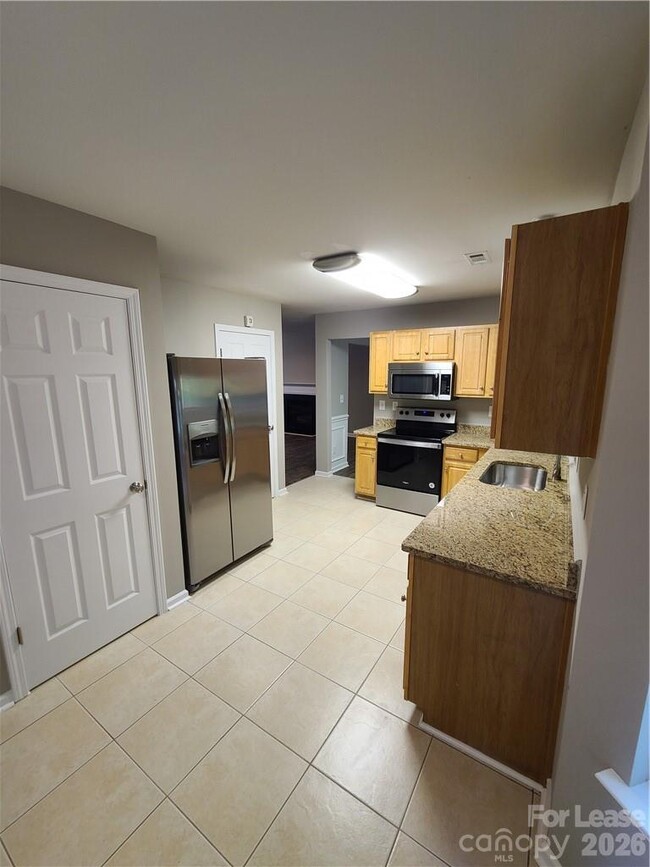 Building Photo - 19231 Kanawha Dr