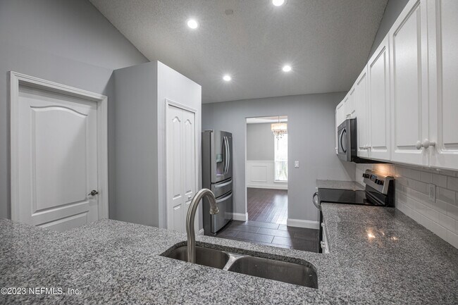 Building Photo - 13607 Capistrano Dr S