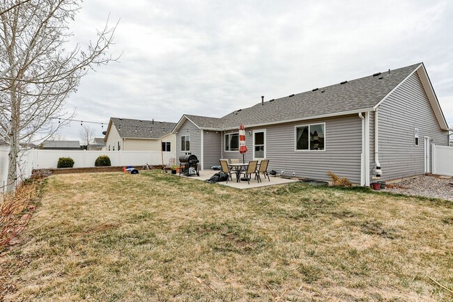 Building Photo - 3 Bedroom Ranch in Wellington