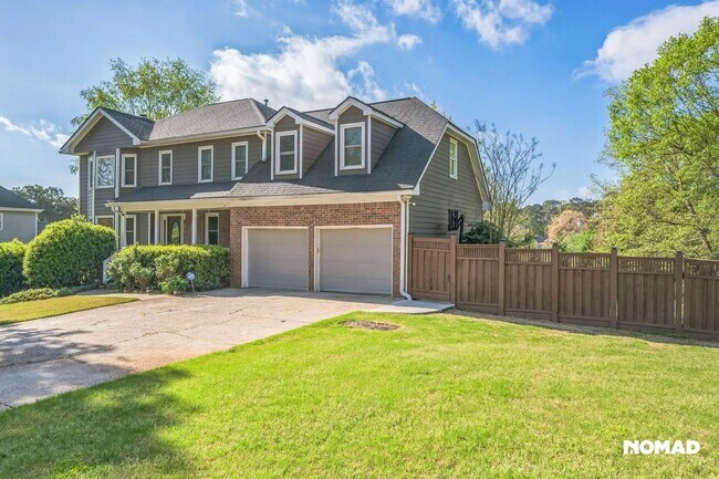 Building Photo - Spacious 3BR, with bonus room House in Law...