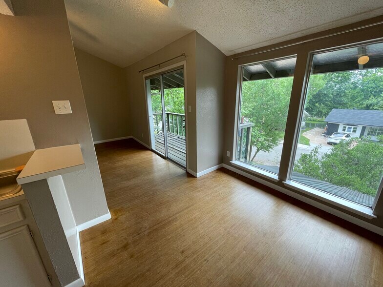 Building Photo - 2608 Carnarvon Ln