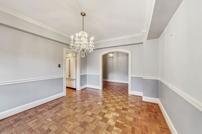 Building Photo - Elegant 2 Bedroom/ 2 Bath Unit in Westchester Cooperative!