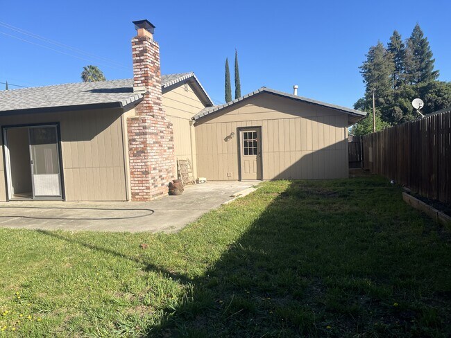 Building Photo - 800 Andrew Dr