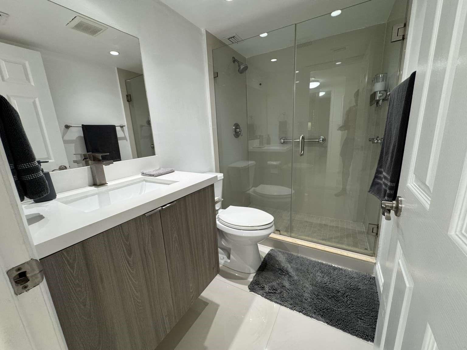 Building Photo - 1915 Brickell Ave