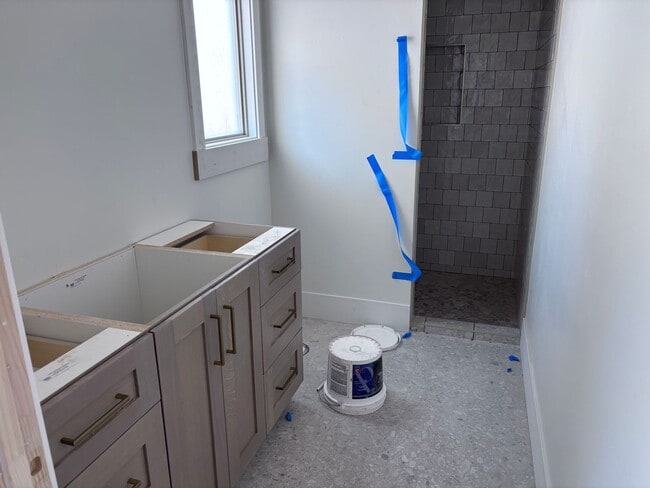 Building Photo - Beautiful single story with 4 bedrooms next to Crimson High School