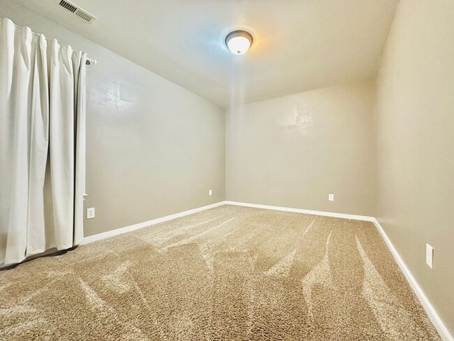 Building Photo - Spacious 3BD/2BA Home in Oak Park | Screened Porch | Large Backyard | 2-Car Garage