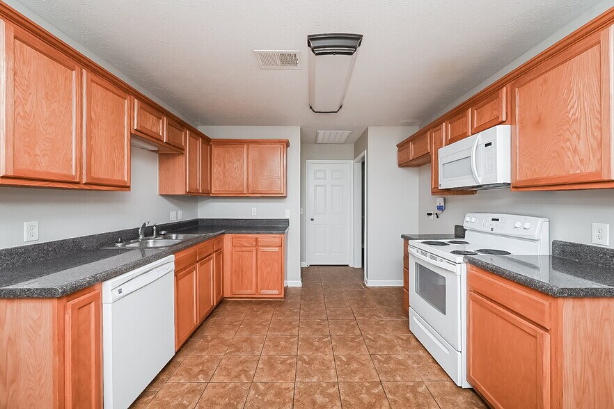 Building Photo - 7313 Ole Nottingham Dr