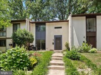 Building Photo - 2459 Pyrenees Ct