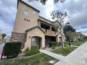 Building Photo - Coming Soon! Otay Ranch Townhouse with att...
