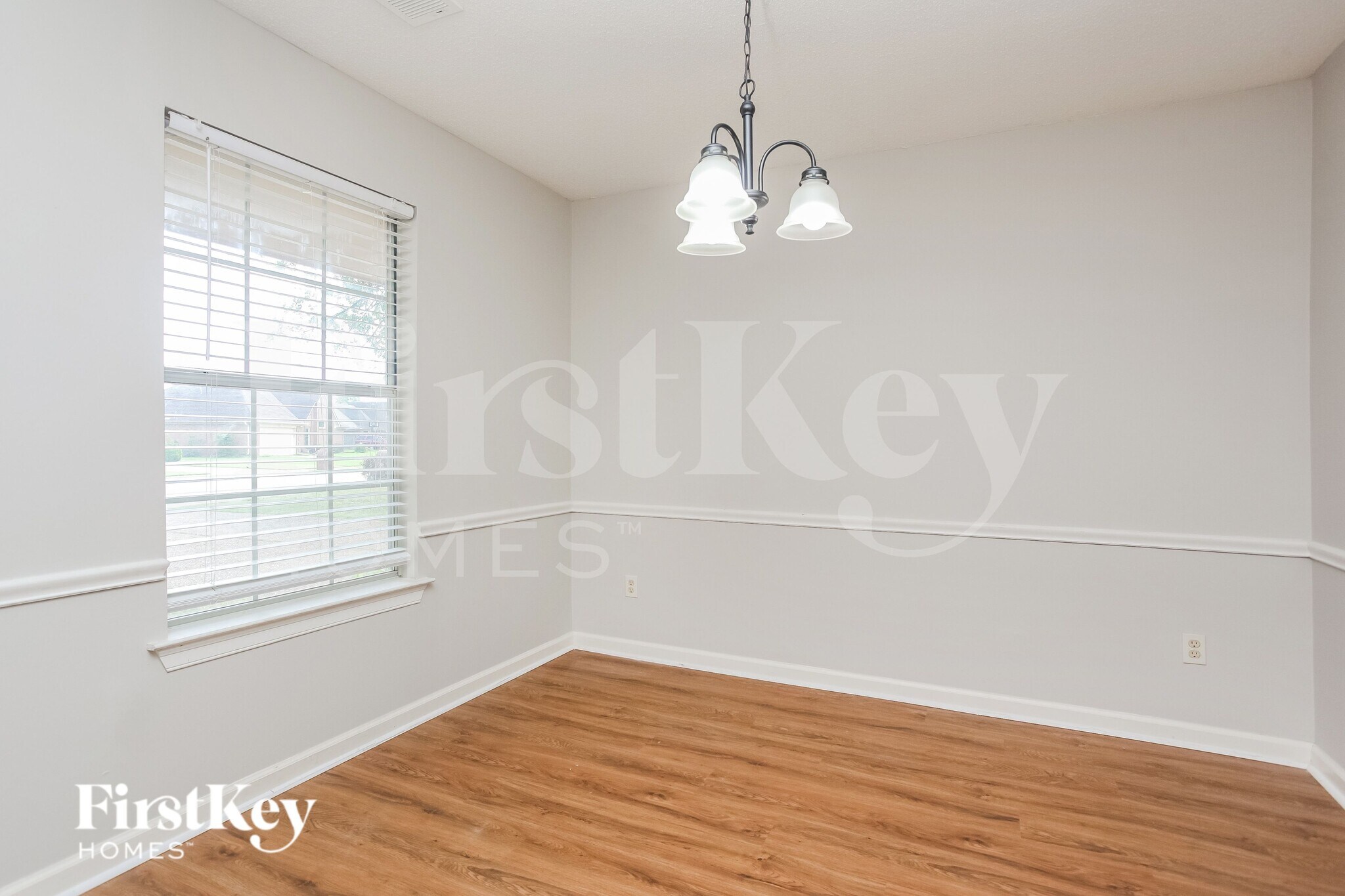 Building Photo - 4381 Whispering Bend Dr