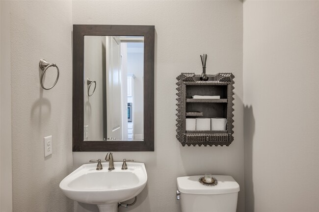 Building Photo - 266 E 28th St