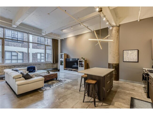 Building Photo - 700 N Washington Ave