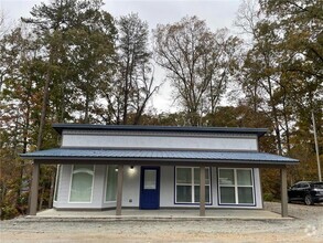 Building Photo - 135 GA-52