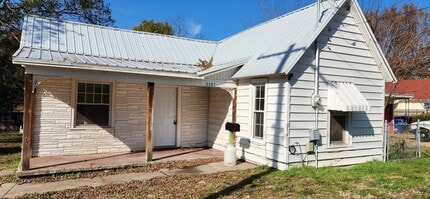 Building Photo - 2527 N Pierce Ave