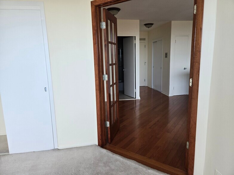 Building Photo - 1550 N Lake Shore Dr