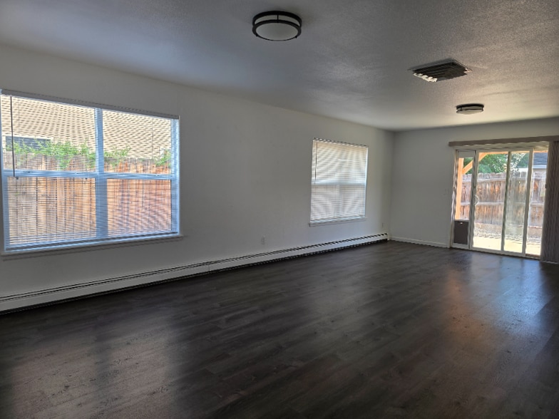Building Photo - 2821 Village Park Dr