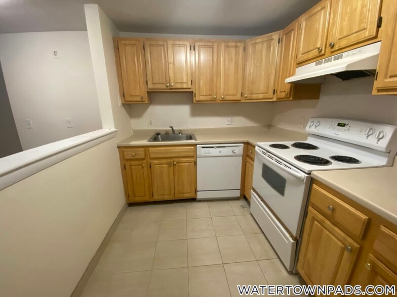 Building Photo - 10 Riverside St