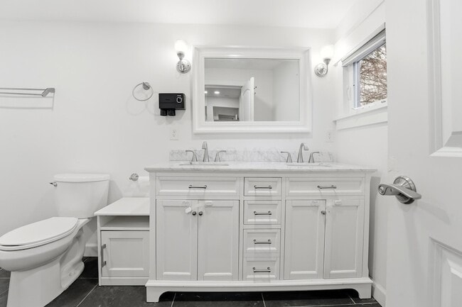 Building Photo - 905 McAllister Ave