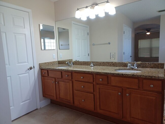 Building Photo - Gorgeous 3 BR 2 BA Lake View Rental