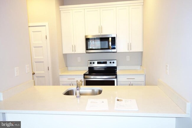 Building Photo - 228 S Mill Rd