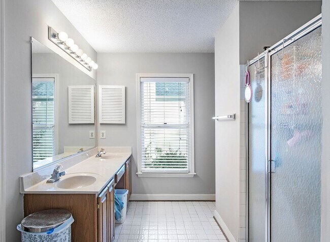 Building Photo - Cool, Mod 2 Bedroom Home in Brandermill