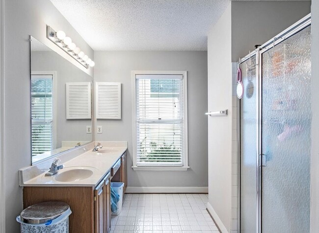 Building Photo - Darling 2 Bedroom Home in Brandermill