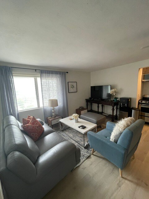 Building Photo - 1508 Dolphin St