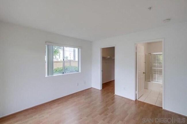 Building Photo - 2-bed, 2-bath Condo in San Diego's Linda Vista/Fashion Valley Area.
