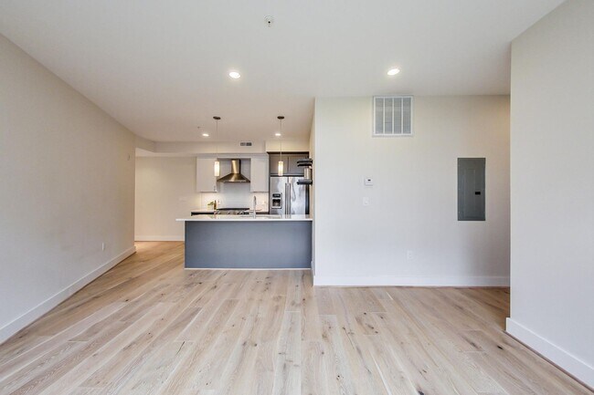 Building Photo - Gorgeous 2 bedroom 2 bath condo just steps from Columbia Hgts center $3,550