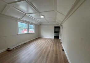 Building Photo - 14 Chatham St