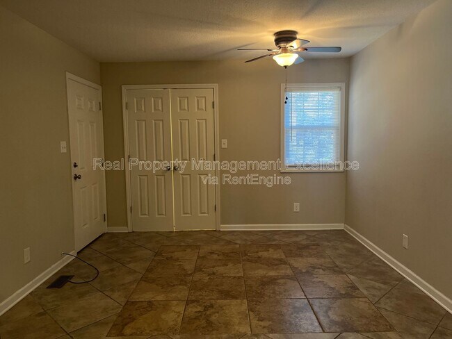 Building Photo - 709 S Webb St