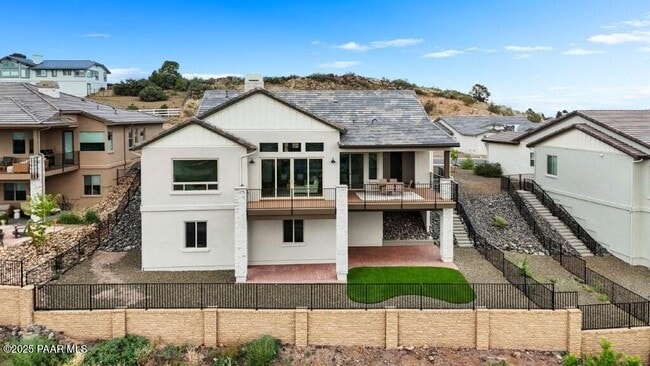 Building Photo - 1109 S Lakeview Dr