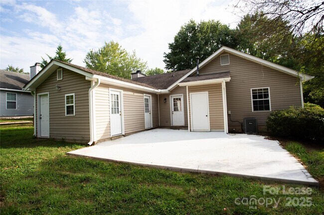 Building Photo - 322 Cottonwood Park Dr