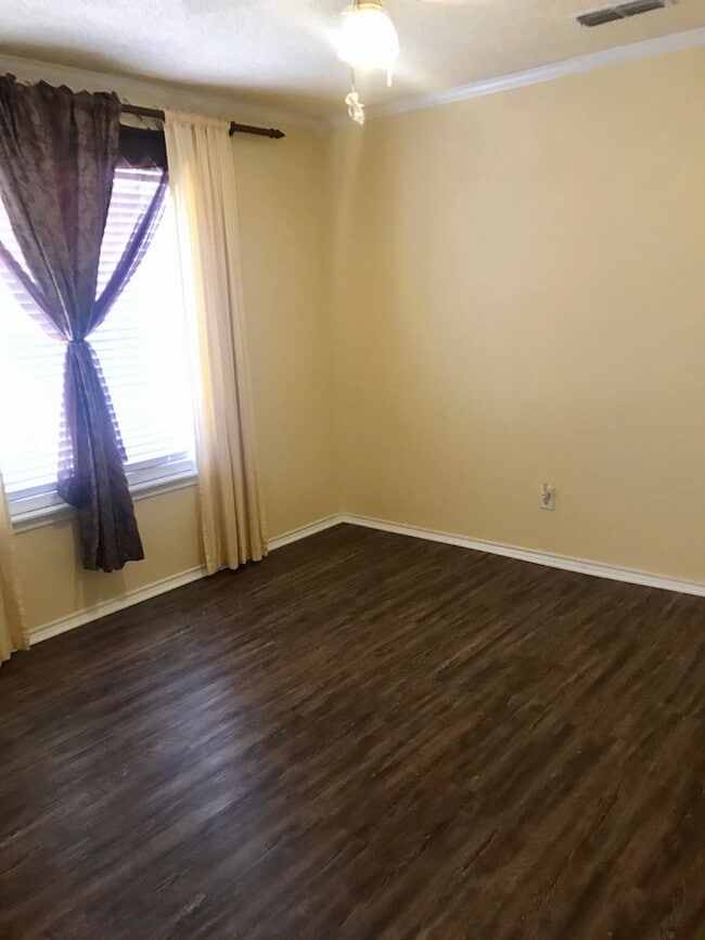 Building Photo - Fantastic 3/2/2 located in South Lubbock! Preleasing for JULY 1st!!