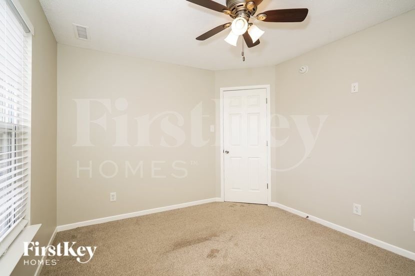 Building Photo - 6909 Maywood Cir