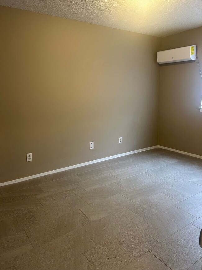 Building Photo - 5707 Sorenson St