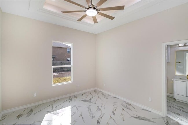 Building Photo - 20 E Sabinal Ave