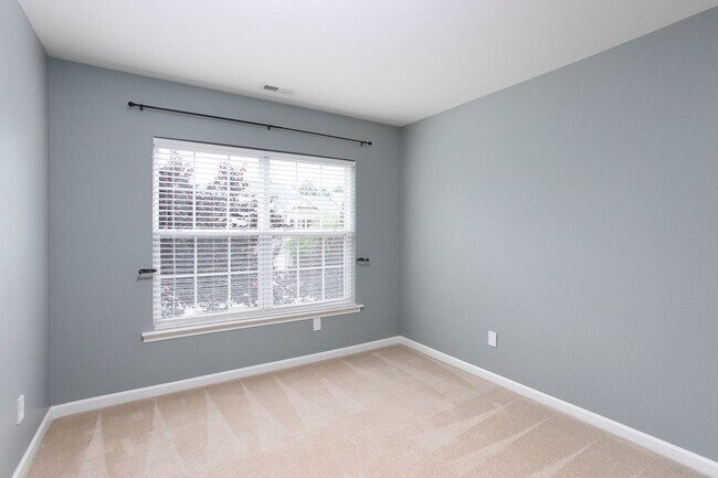 Building Photo - Gorgeous 2 Bedroom Townhome In Great West ...