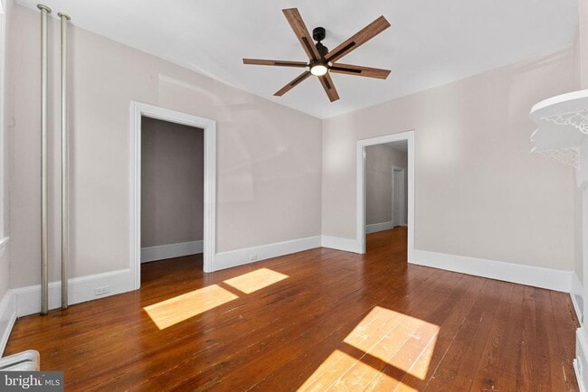 Building Photo - 345 Hall St