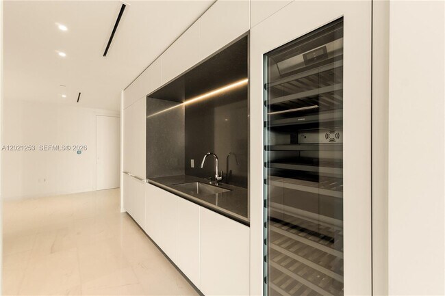 Building Photo - 300 Biscayne Blvd Way
