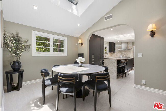 Building Photo - 3265 Mandeville Canyon Rd
