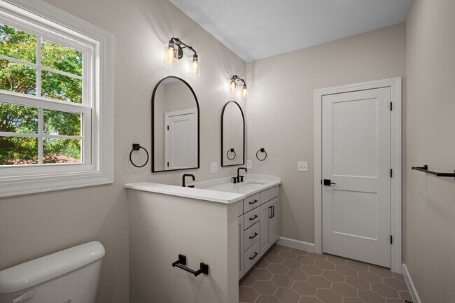 Building Photo - BRAND NEW! Spacious Nashville Home in a Qu...